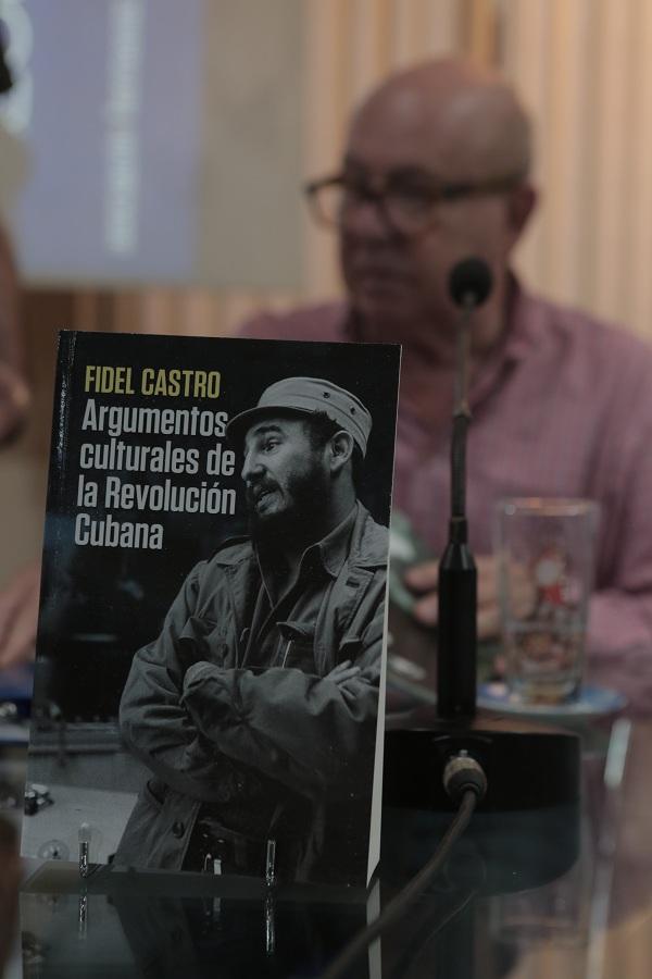 Presentan Compendio Fidel Castro. Argumentos culturales de la Revolución Cubana