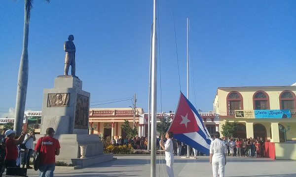 Ceremonia de las banderas en Bayamo
