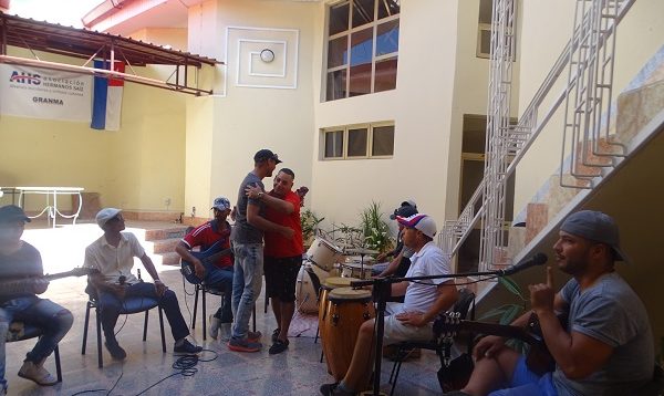 Ensayo del grupo Nubes en la Casa del Joven Creador, de Bayamo, para el concierto inaugural de la Fiesta de la Cubanía